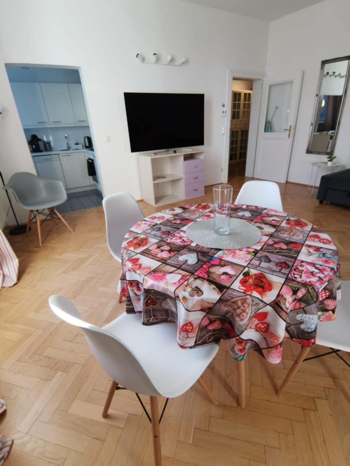 Cozy Near Schoenbrunn 17 Apartamento *